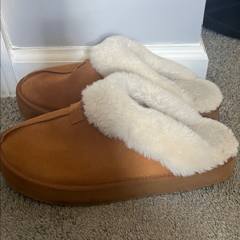 Joyspun platforms faux fur slides